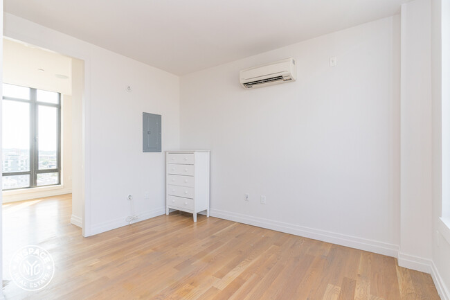 Building Photo - 258 Knickerbocker Ave