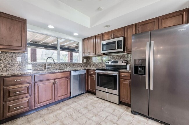 Foto del edificio - 9801 SW 99th St