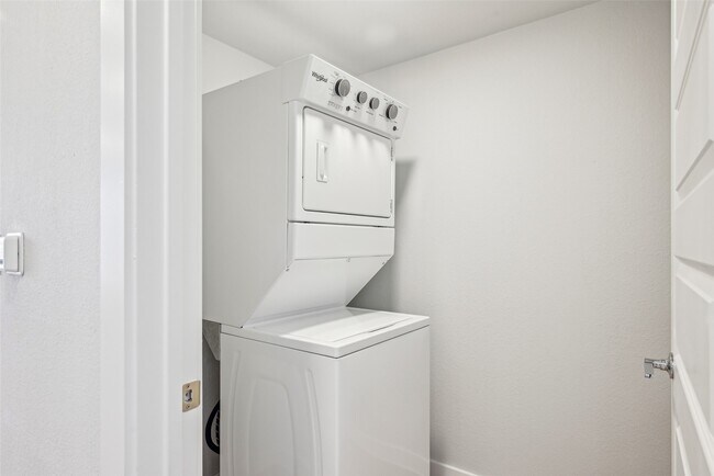 Foto del edificio - 3651 S Custer Rd