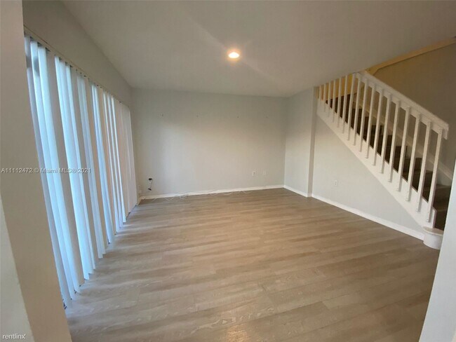 Building Photo - 3 br, 2.5 bath Townhome - 2130 NW 171st Ter