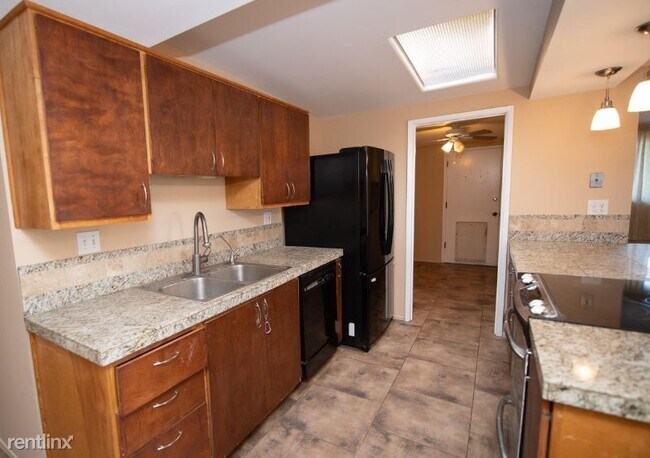 Foto del edificio - 8409 E Beverly St