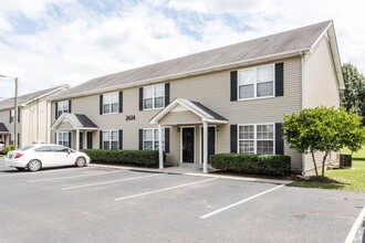 Building Photo - 2426 Willowbrook Dr