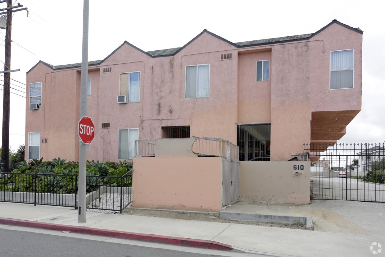 Building Photo - Silverwood Apartments
