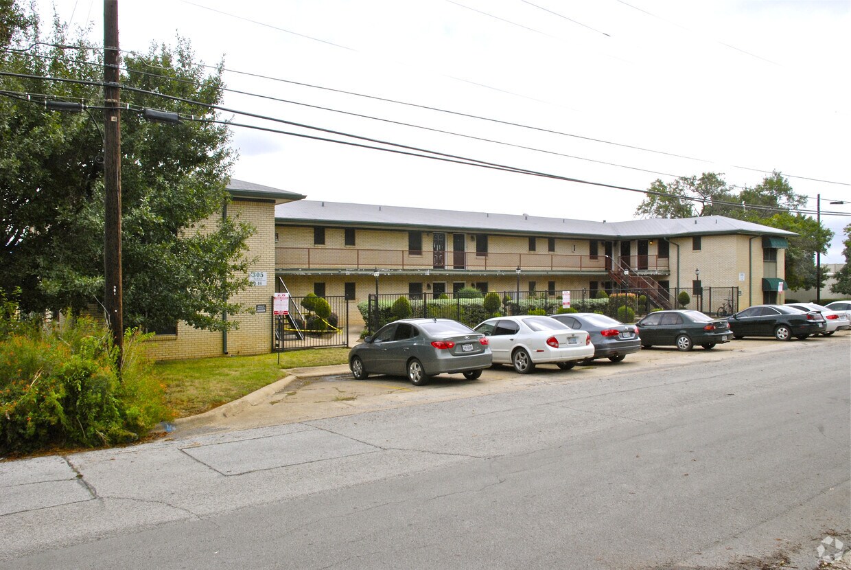 305 Summit Ave, Arlington, TX 76013 Apartments in Arlington, TX