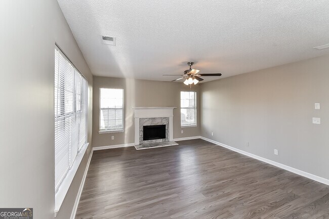 Building Photo - 7949 Mustang Ln