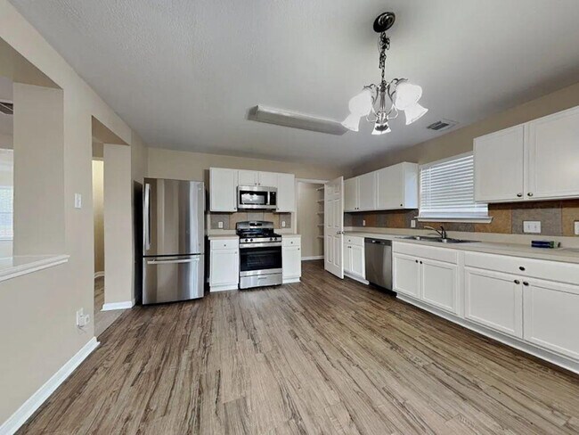 Foto del edificio - 5542 Clarks Fork Dr