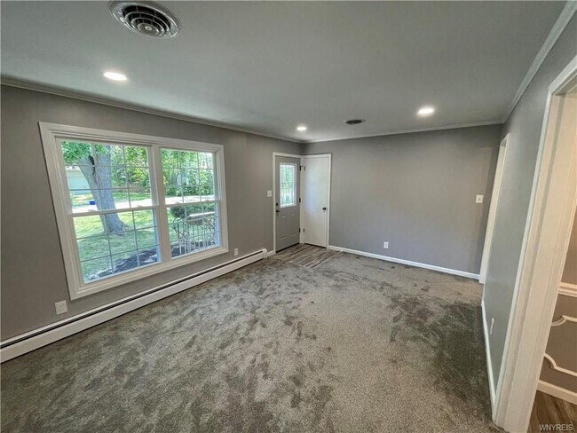 Building Photo - 425 East Ln