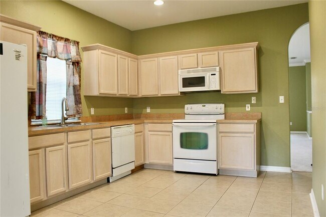 Building Photo - 810 Hillside Dr