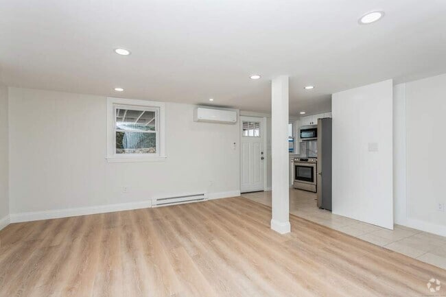 Building Photo - 11 Woodlawn Ave