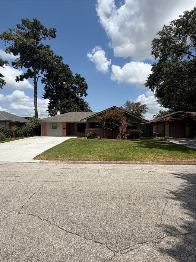 Building Photo - 1206 Stonecrest Dr