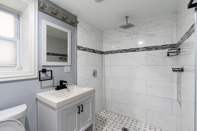 Foto del edificio - 4426 N Bernard St