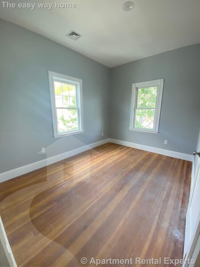 Foto del edificio - 32 Putnam Ave