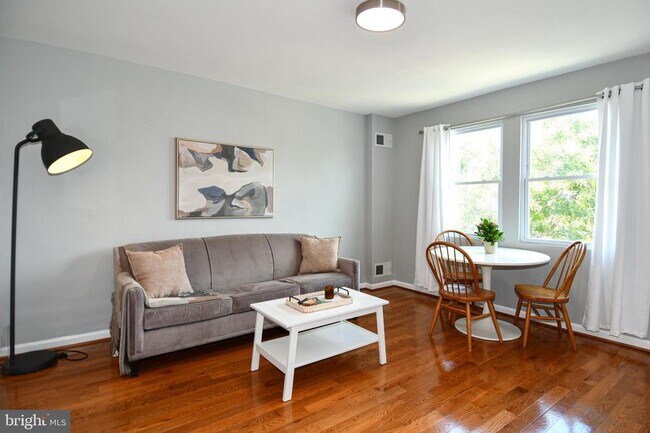 Foto del edificio - 1643 Montello Ave NE