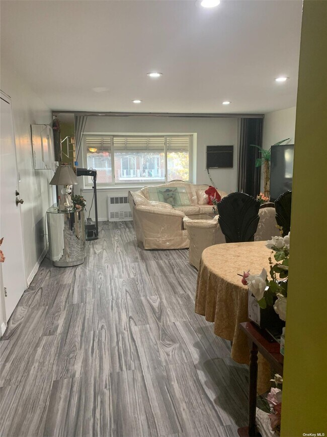 Foto del edificio - 2074 E 54th St