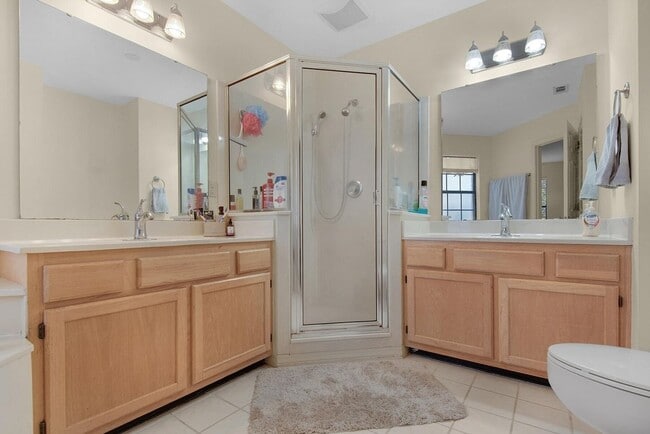 Building Photo - 407 Parkwood Pl