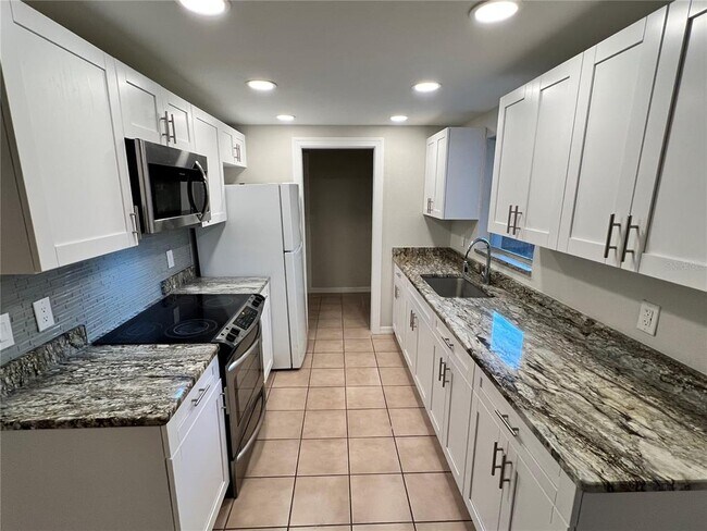 Foto del edificio - 8307 Needles Dr