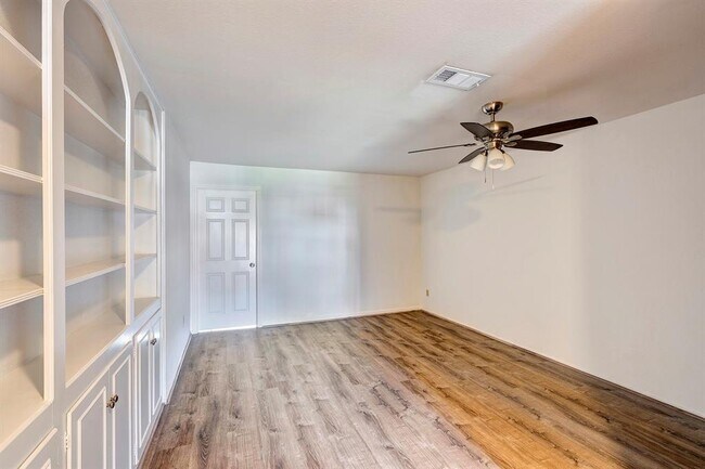 Foto del edificio - 13012 Trail Hollow Dr