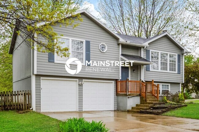 Building Photo - 3 Bedroom Pet-Friendly Home in Lees Summit, MO with Main Street Renewal