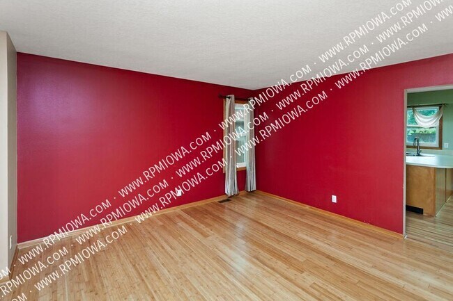 Building Photo - 8912 Highland Oaks Dr