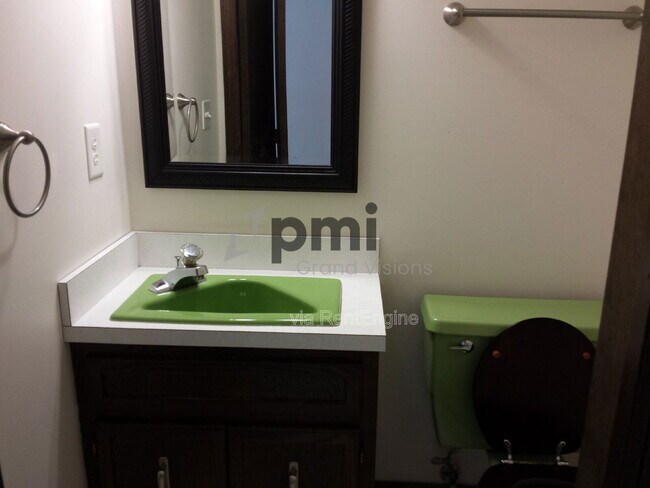 Foto del edificio - 536 W Ash Ave