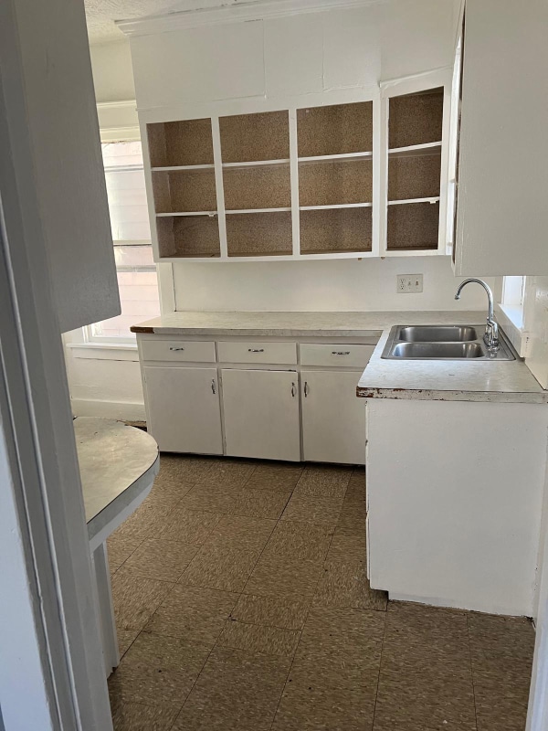 Building Photo - 1330 S Oak Ave