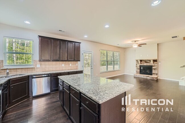 Building Photo - 4050 Tarnwood Pl