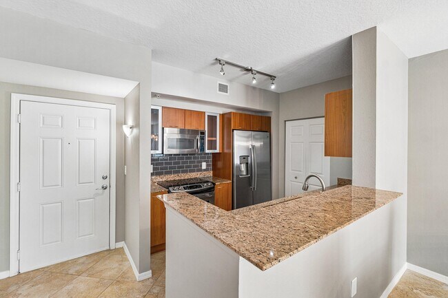 Building Photo - 700 E Boynton Beach Blvd