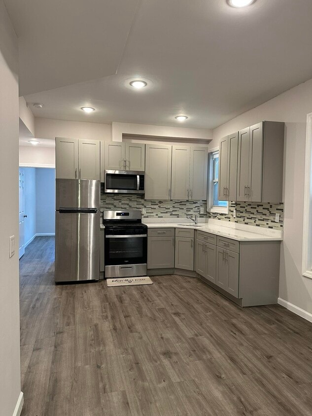 Foto principal - 38 Clendenny Ave