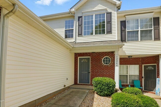Building Photo - 2 Bedroom Townhome in Pineville!