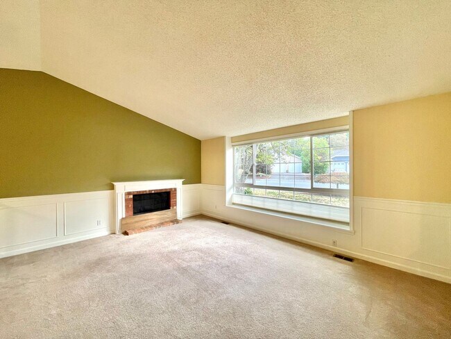 Foto del edificio - English Hill Gem For Rent