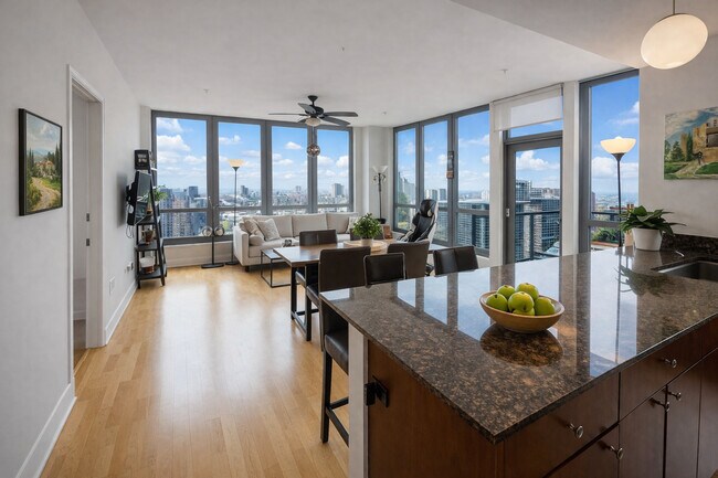 Foto del edificio - 565 W Quincy St