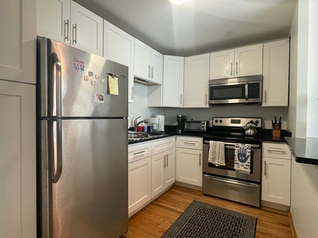 Primary Photo - 1255 N Sandburg Ter