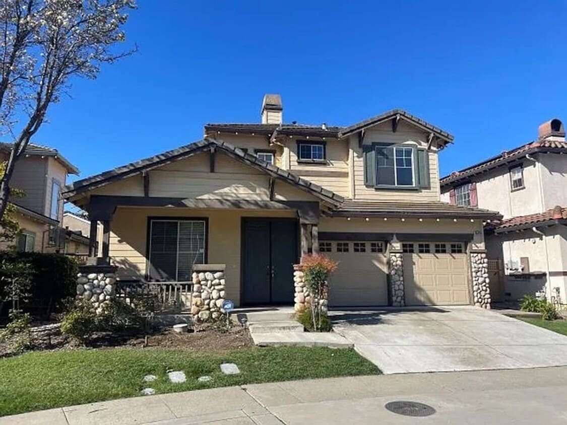 Primary Photo - $4830 -- Stunning 4-Bedroom Home in Desira...