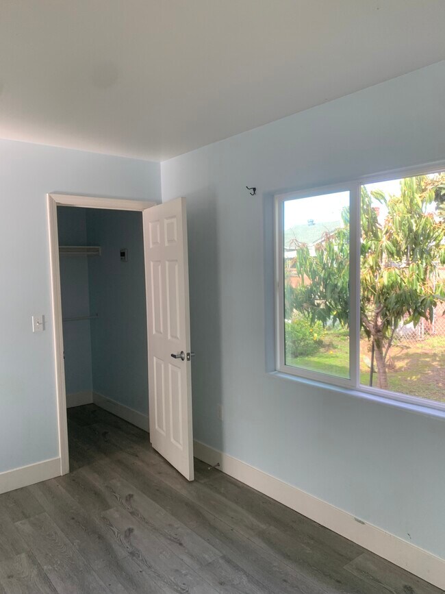 Foto del edificio - 1227 W 146th St