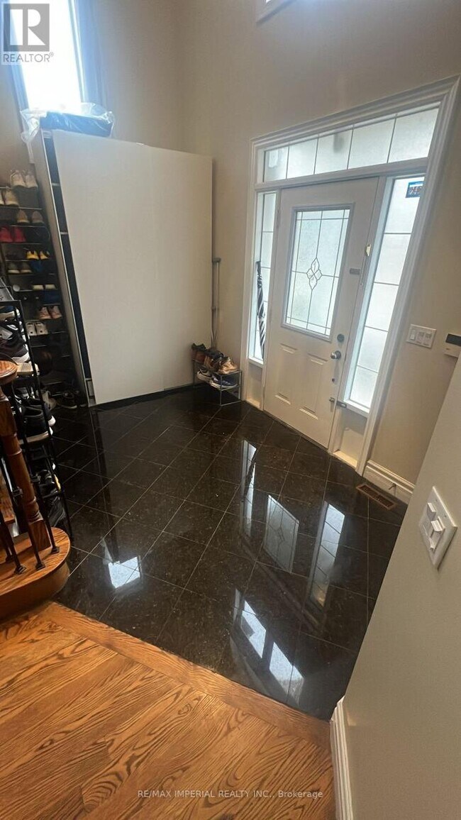 Photo du bâtiment - 185 Pemberton Ave