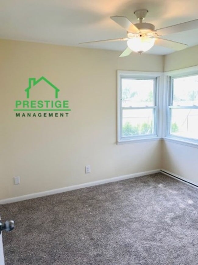 Building Photo - 2 Bedroom Hammond Home With Central Air
