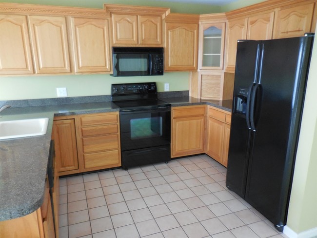 Building Photo - 203B Seneca Way