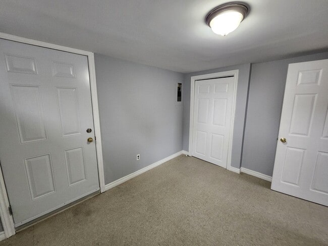 Photo du bâtiment - 562 Edward Ave