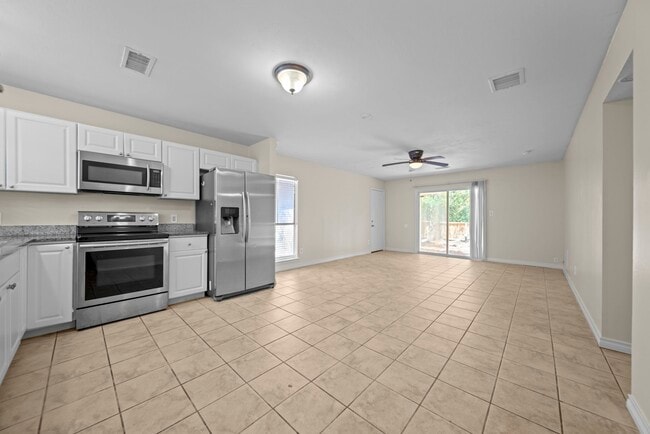 Building Photo - 10 Raccoon Ln