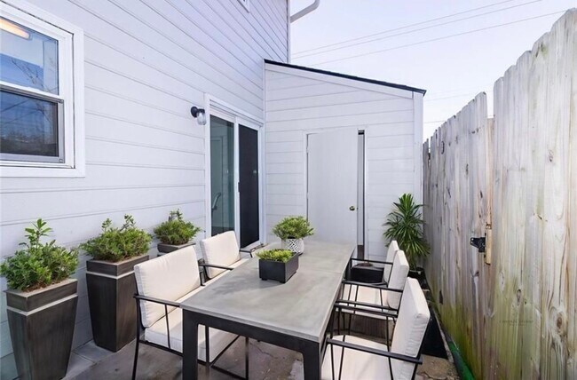 Building Photo - 3100 Duvall Pl NW