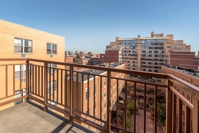 Foto del edificio - 444 Manhattan Ave