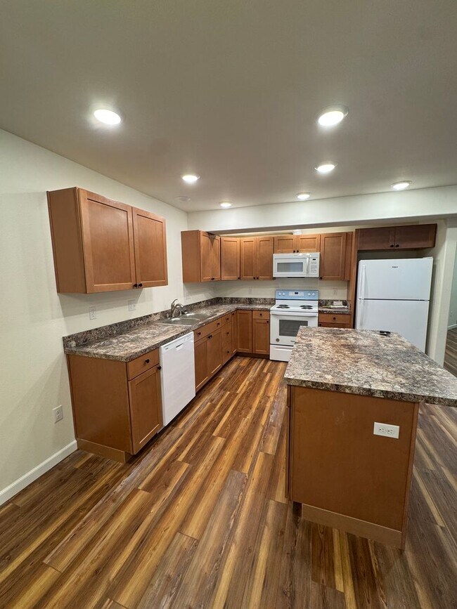 Foto del edificio - Brand new construction 3 bed near JBER