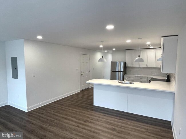 Building Photo - 26 S State St