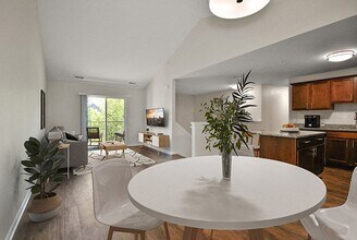 Building Photo - Stonehaven Apartments