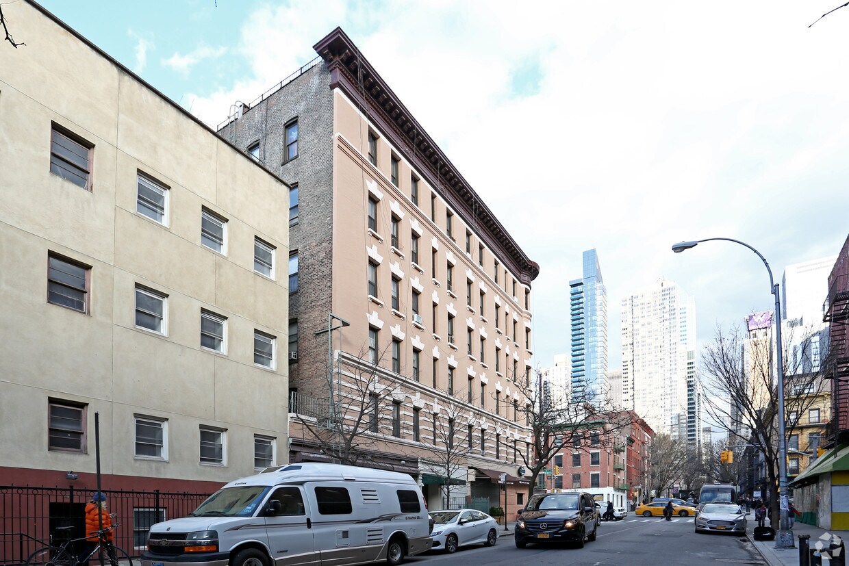 Foto del edificio - 401 W 47th St