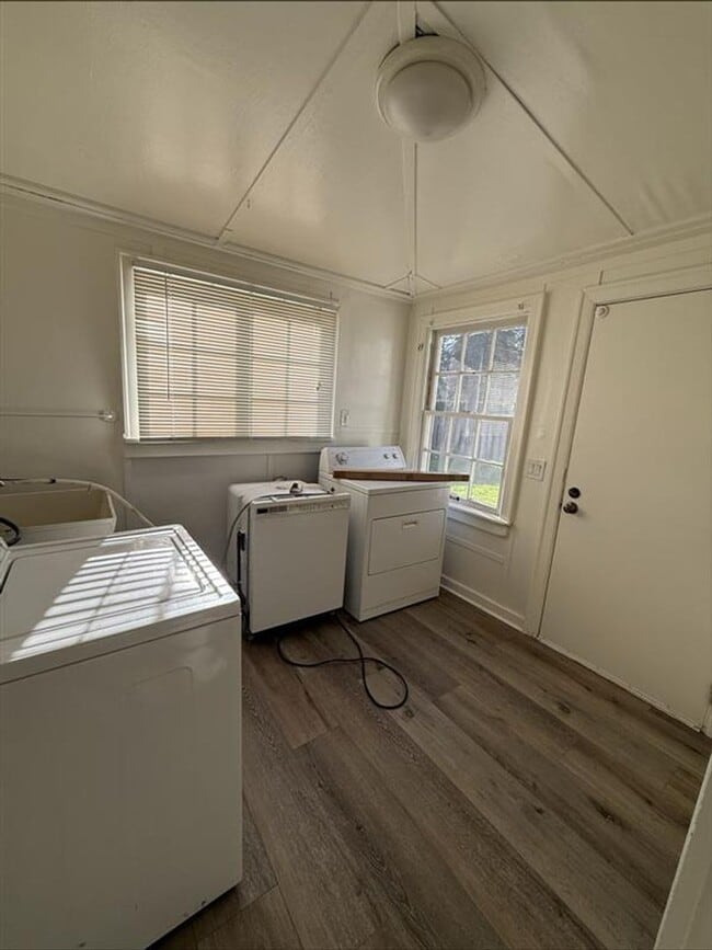 Building Photo - 5925 SW Hall Blvd