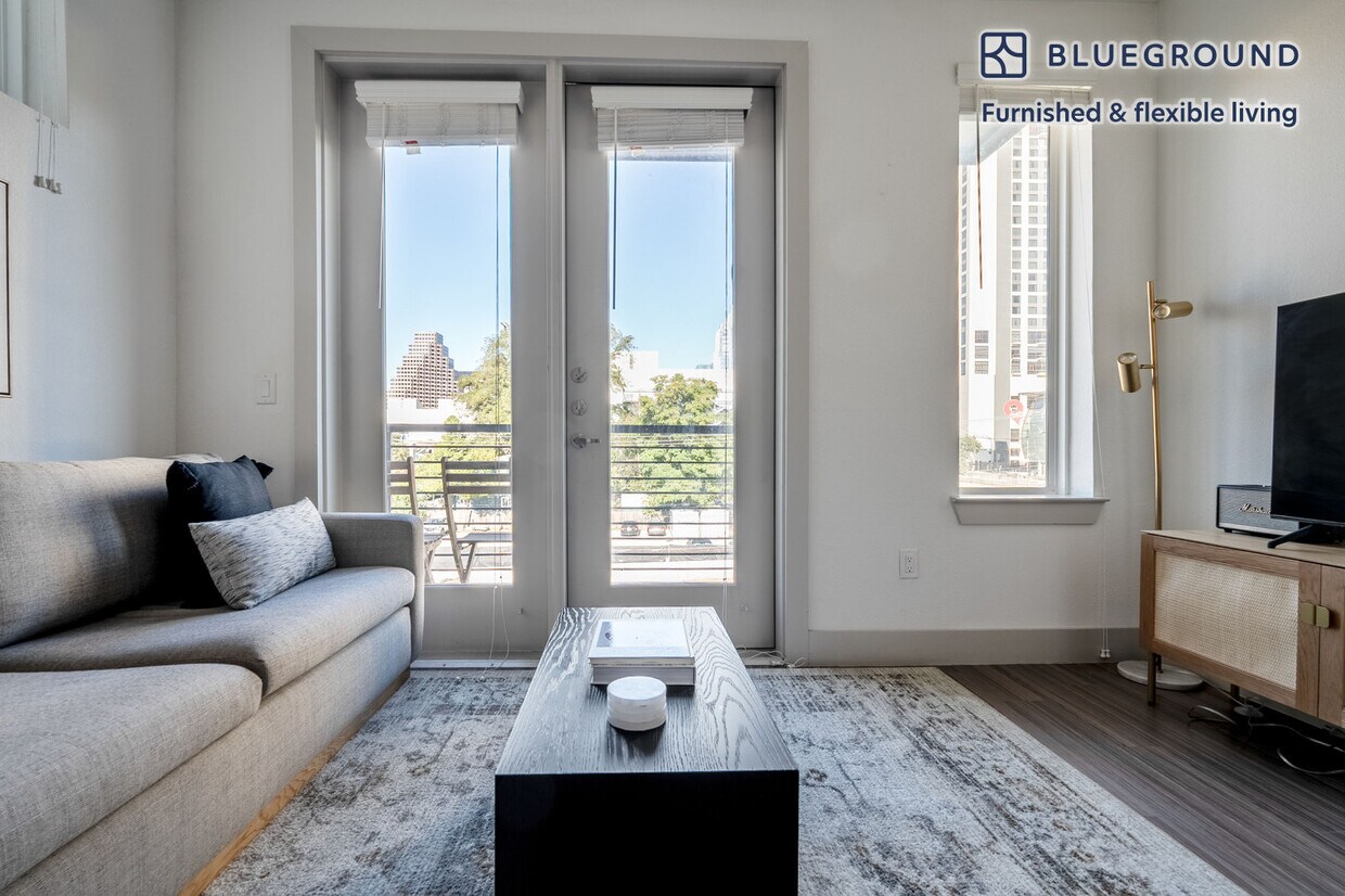 Foto principal - 710 E 3rd St