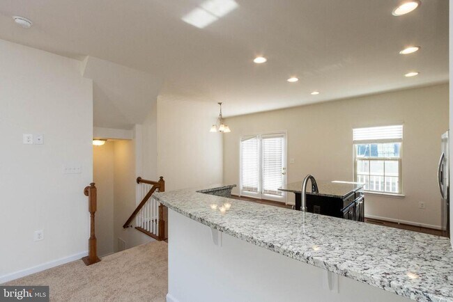 Building Photo - 203 Freesia Ln