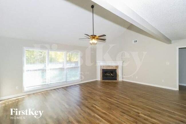 Foto del edificio - 8827 Dewberry Ln