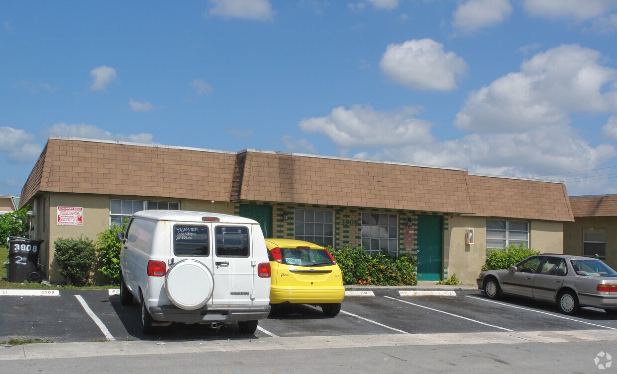 Foto del edificio - 3908 NW 30th Ter